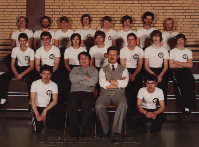 Groepsfoto 1984 met Wang Kiu